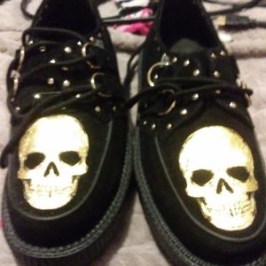 Tuks skull platform shoes 8
